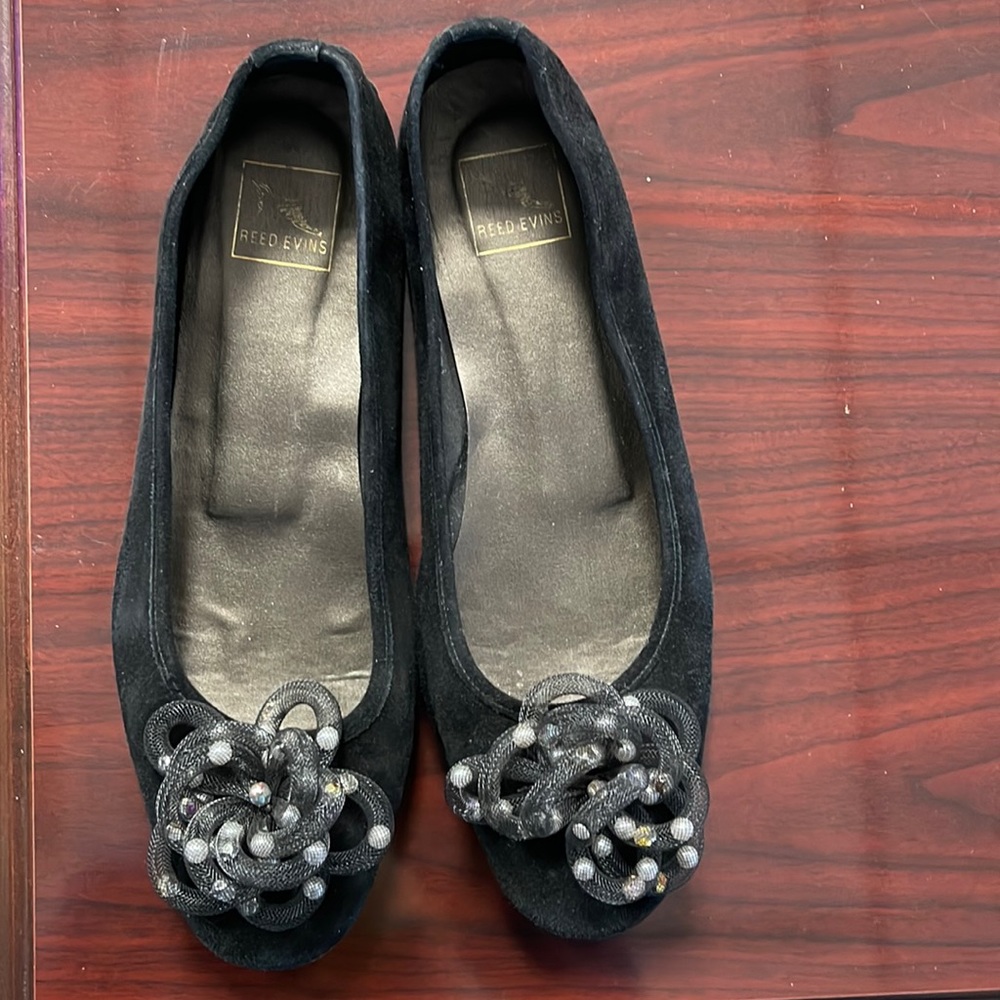 BLACK SUEDE REED EVINS BALLERINA SHOES IN SIZE 7b